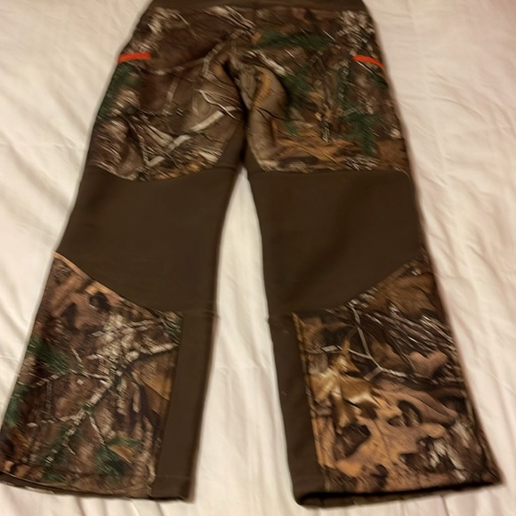 UNDER ARMOUR STORM ,, REALTREE    YTH SZ MED HEAVY DUTY LINED PANTS. - Picture 8 of 9
